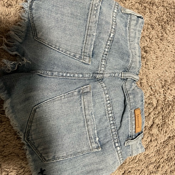 Blank NYC jean shorts with detailed design - Picture 2 of 3